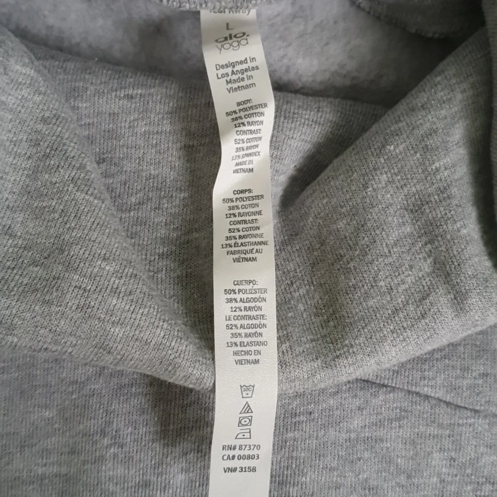 GUC alo funnel neck sweatshirt, size L - Picture 4 of 9